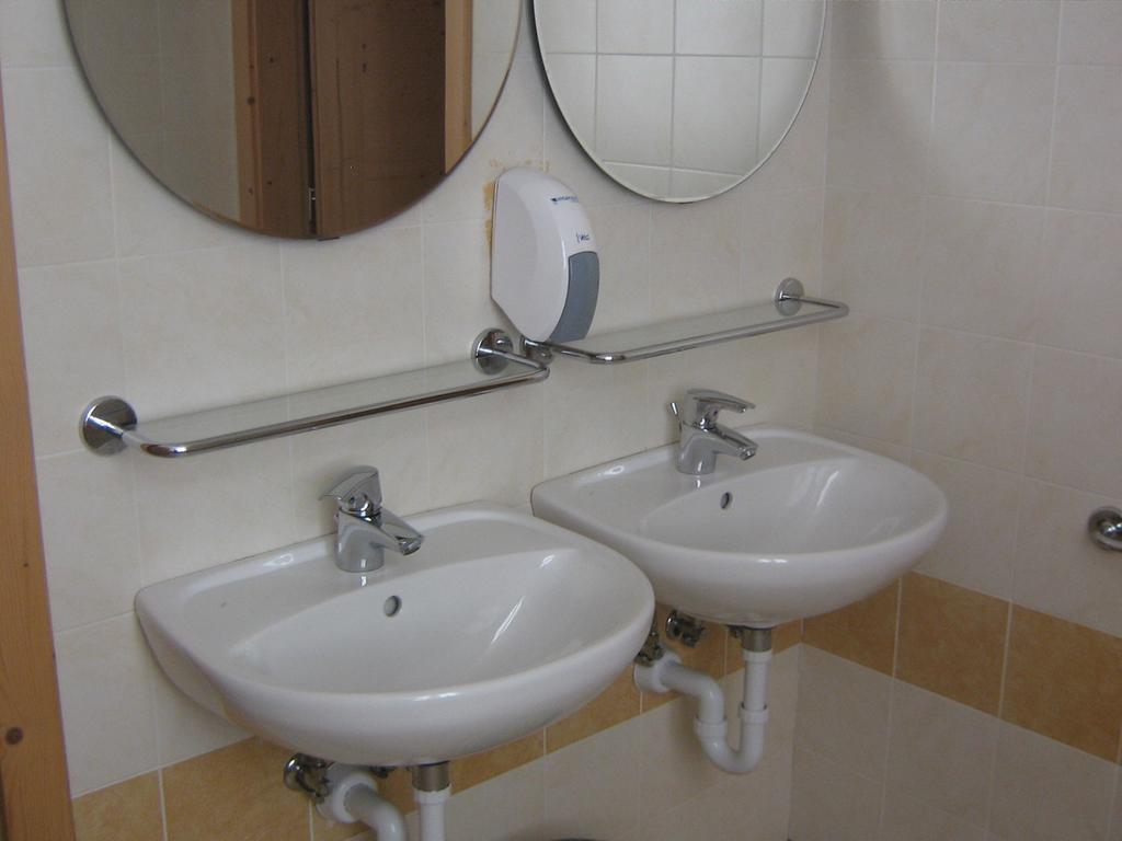 Taxus Hostel Pieve Tesino Δωμάτιο φωτογραφία